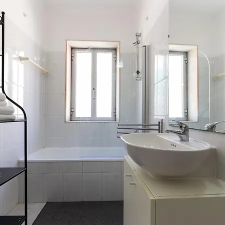 Cozy And Sunny - Anjos, * Lisbon